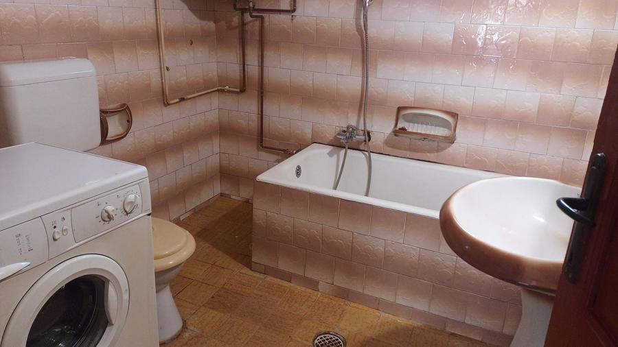 Casă cu 3 camere cu Teren 1200 Mp în Central