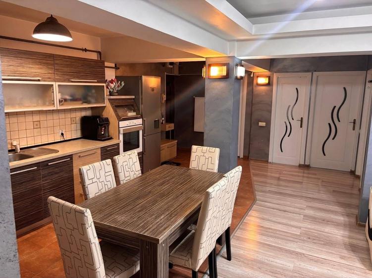 Apartament cu 4 camere decomandat în Traian