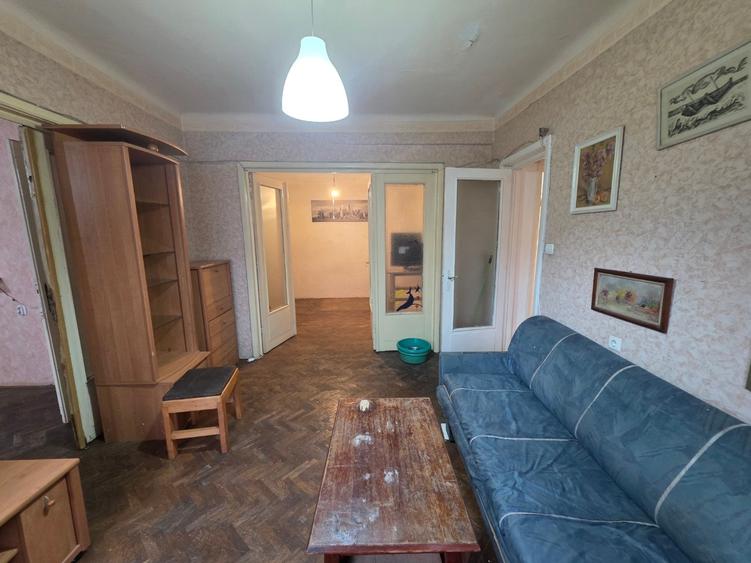 Apartament cu 3 camere semidecomandat în Unirii