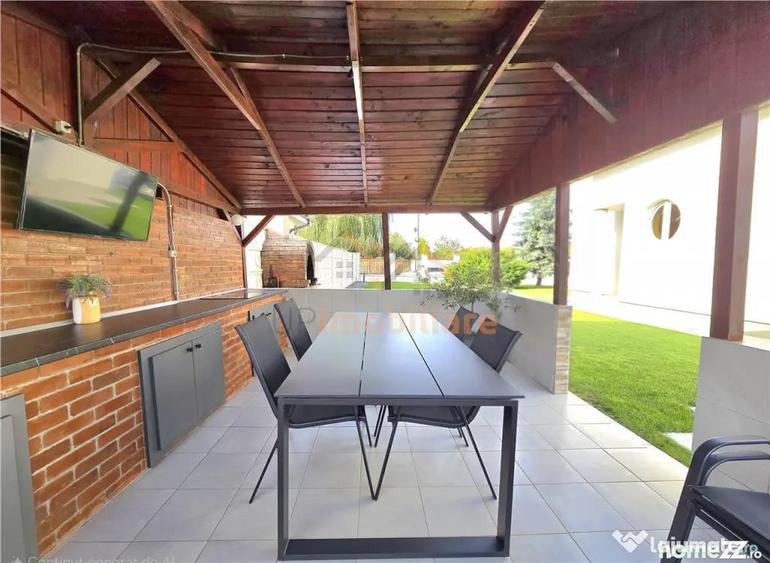 Casă cu 6 camere cu Piscina în Sânmartin