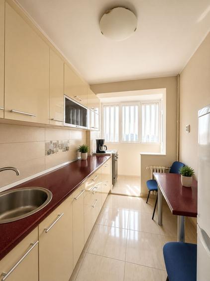 Apartament cu 3 camere semidecomandat în Titan