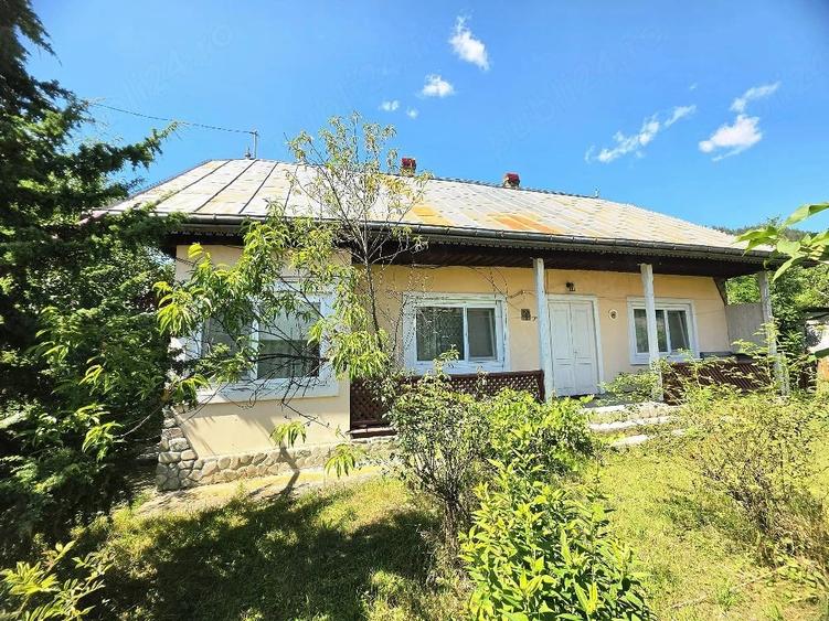 Casă cu 5 camere cu Teren 2800 Mp în Central