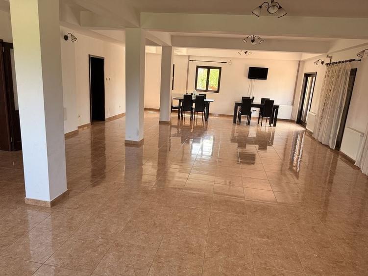 Casă cu 4 camere în Cristian