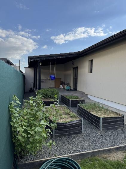 Casă cu 3 camere cu Teren 395 Mp în Moșnița Nouă