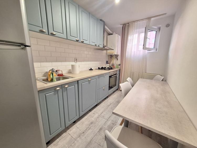 Apartament cu 2 camere semidecomandat, mobilat în Mărăști