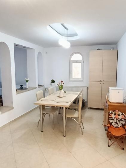 Apartament cu 3 camere decomandat, mobilat în Central