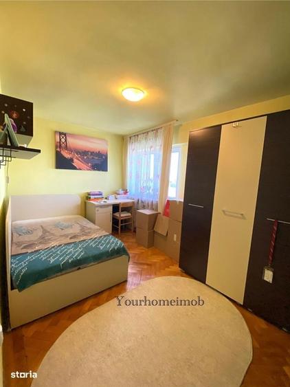 Apartament cu 4 camere semidecomandat în Calea București
