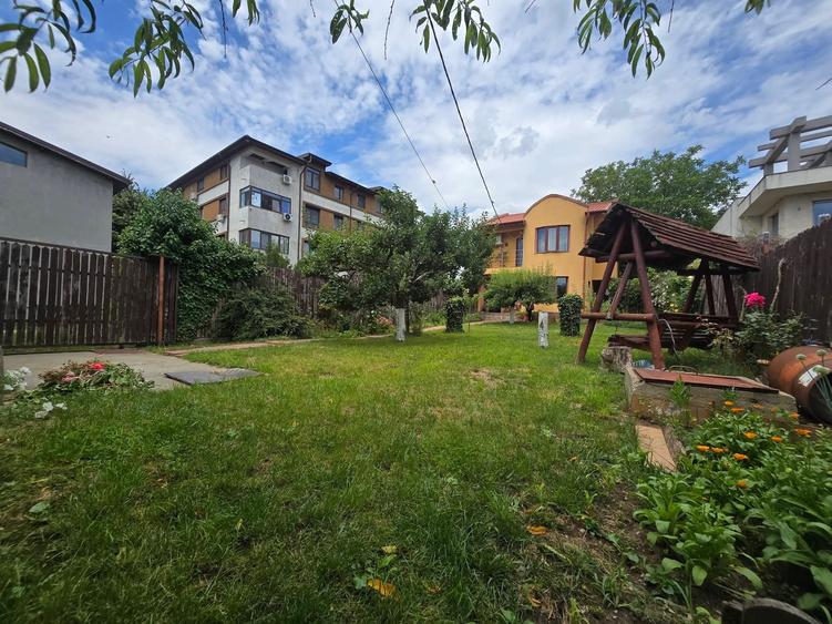 Casă individuală cu 4 camere cu Canalizare în Dobroești