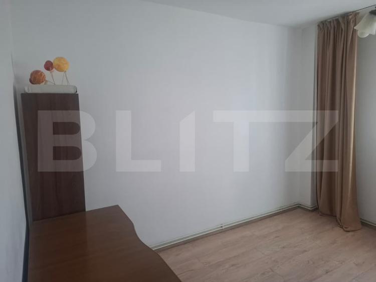 Apartament cu 3 camere decomandat, mobilat în Micro 11