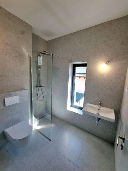 Duplex cu 5 camere cu Canalizare în Dumbrăvița