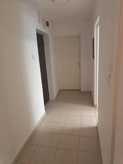 Apartament cu 3 camere decomandat în 9 Mai