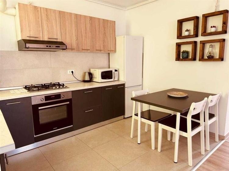 Apartament cu 2 camere decomandat în Tractorul — fotografia 1