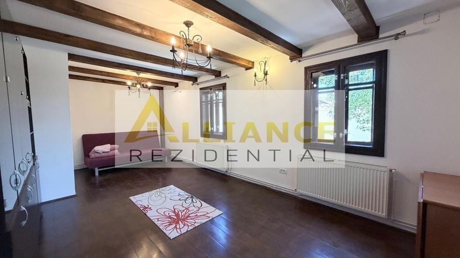 Casă individuală cu 4 camere cu Canalizare în Berceni