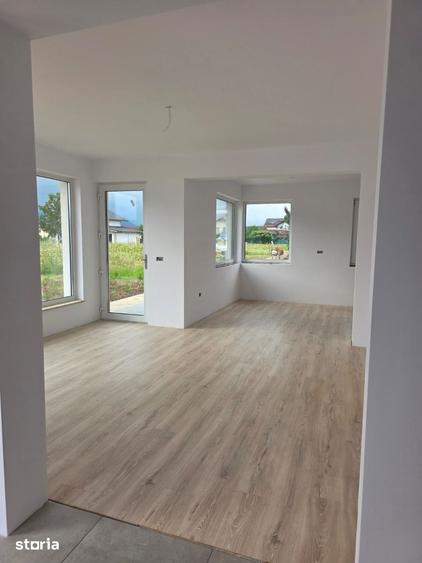 Casă cu 4 camere cu Teren 430 Mp în Central
