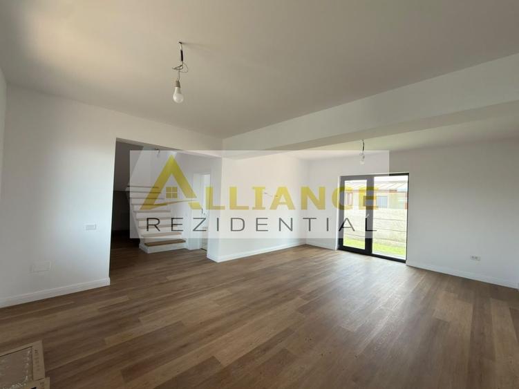 Casă individuală cu 5 camere decomandat cu Canalizare în Berceni