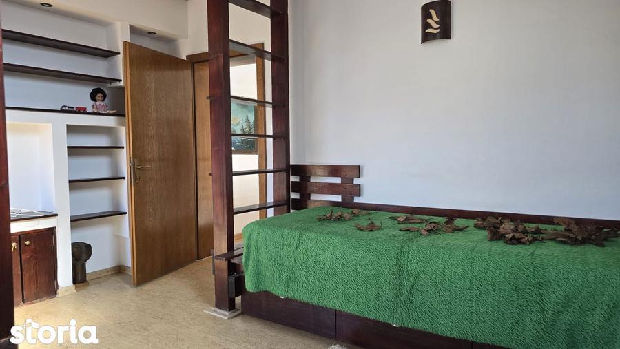 Casă cu 5 camere cu Teren 900 Mp în Zăvoi