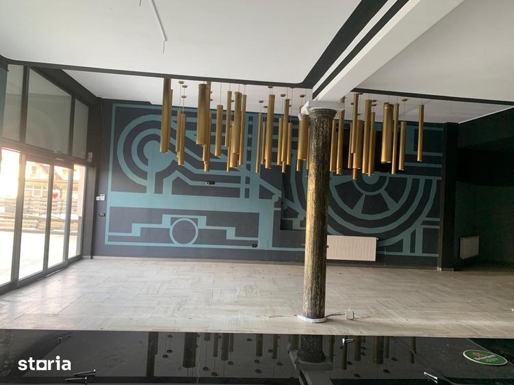 Spațiu comercial, de 300 mp, în Central