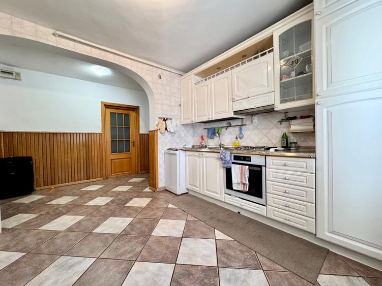 Apartament cu 3 camere decomandat în Timpuri Noi