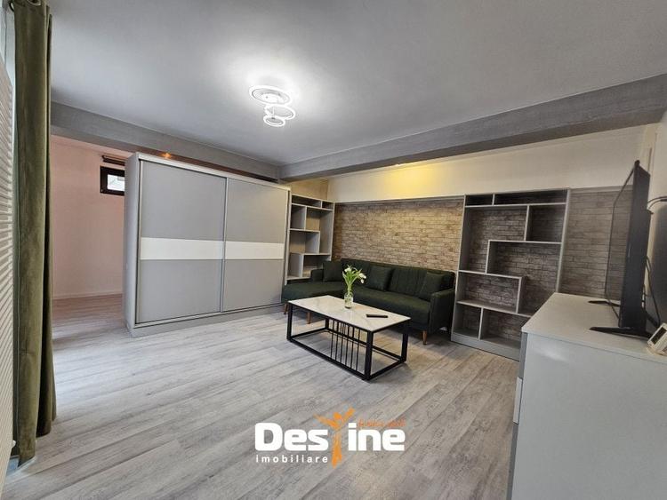 Garsonieră decomandată, mobilată în Valea Adâncă