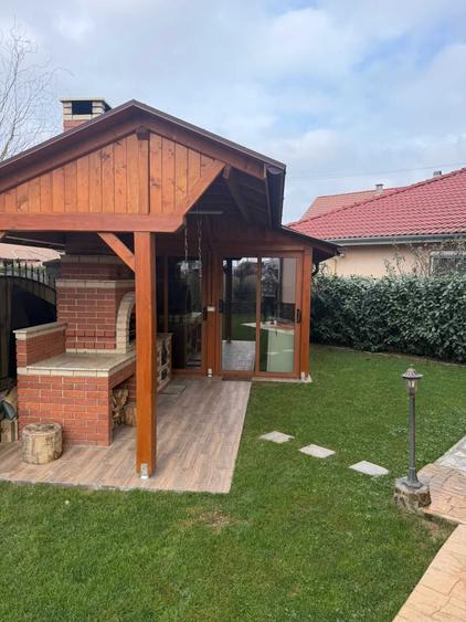Casă cu 4 camere în Sântandrei