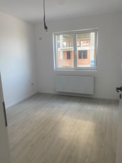 Apartament cu 3 camere decomandat în Chiajna