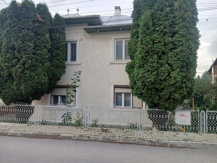 Casă cu 3 camere cu Teren 420 Mp în Central