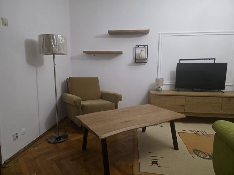 Apartament cu 2 camere semidecomandat în Teiul Doamnei