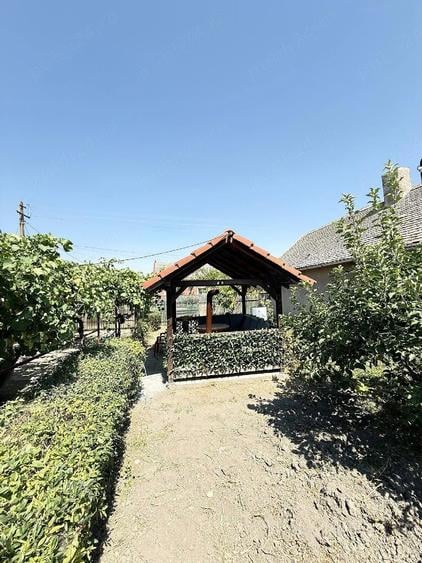 Casă cu Teren 2555 Mp în Cherestur
