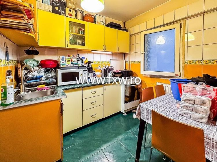 Apartament cu 3 camere decomandat în Valea Ialomiței