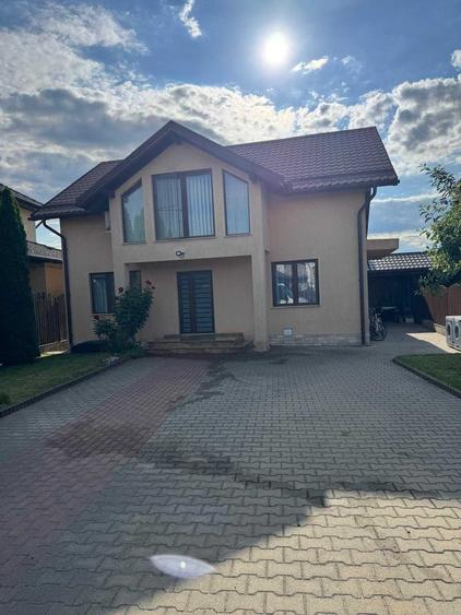 Casă cu 4 camere cu Teren 450 Mp în Central