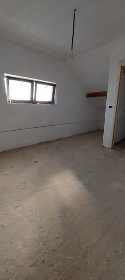 Casă cu 6 camere cu Teren 1800 Mp în Dudeștii Noi