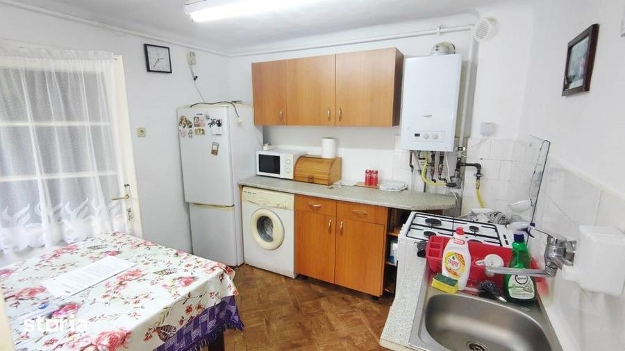 Casă cu 6 camere cu Teren 385 Mp în Dâmbul Rotund