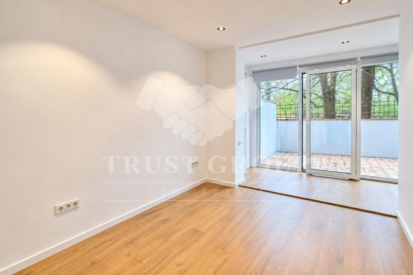 Apartament cu 4 camere decomandat, mobilat în Victoriei