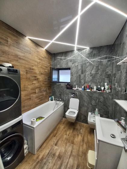 Casă cu 7 camere cu Teren 400 Mp în Vișan