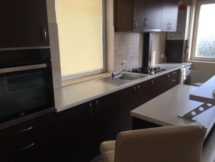 Apartament cu 3 camere decomandat în Dumbrăvița