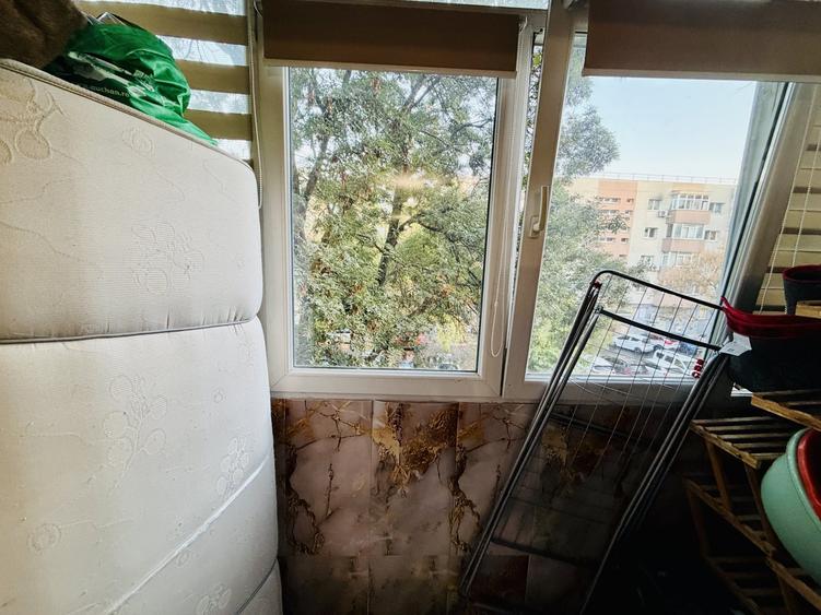 Apartament cu 3 camere decomandat, mobilat în Uverturii