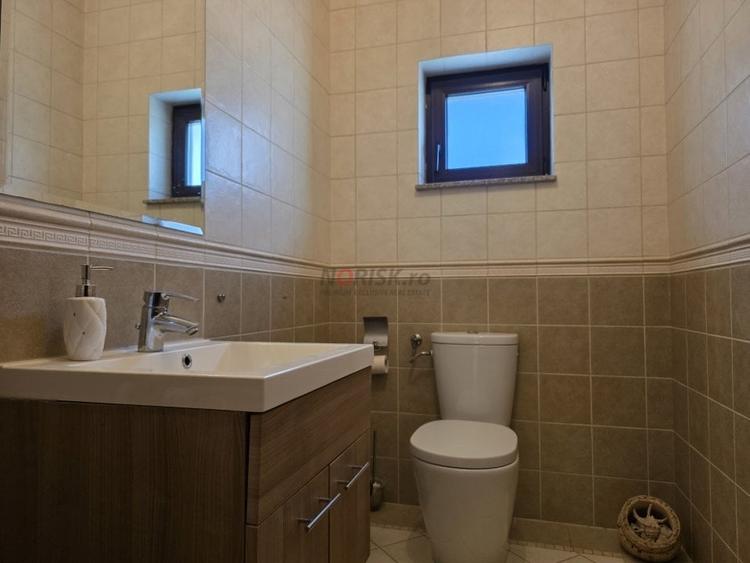 Casă individuală cu 6 camere cu Canalizare în Mogoșoaia