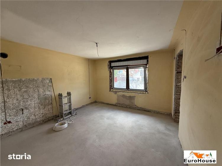 Casă cu 3 camere cu Teren 300 Mp în Central
