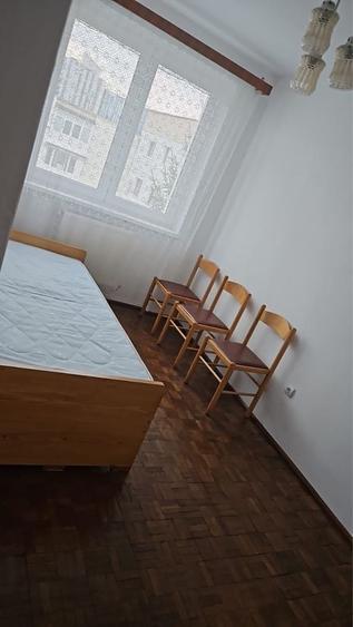 Apartament cu 3 camere decomandat în Sub Arini
