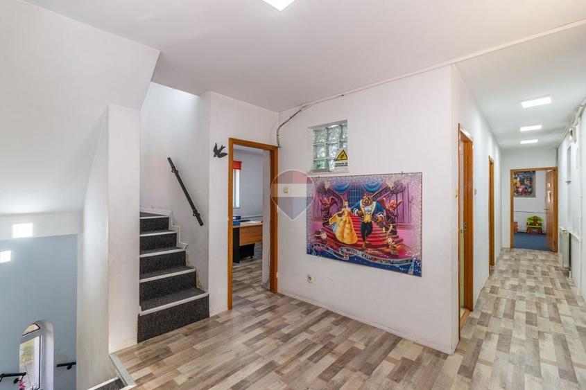 Casă individuală cu 7 camere cu Teren 250 Mp în Drumul Taberei