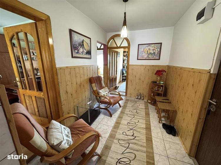 Apartament cu 3 camere decomandat, mobilat în Valea Aurie