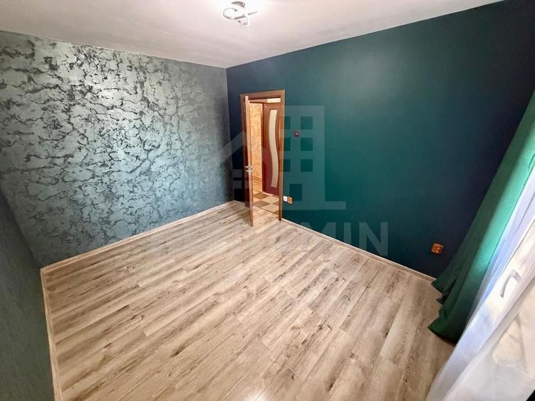 Apartament cu 3 camere semidecomandat în Craiovița Nouă