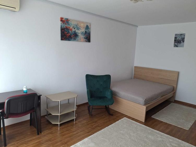 Garsonieră decomandată în Costin Georgian