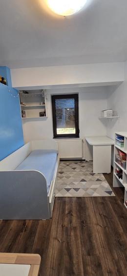 Apartament cu 3 camere decomandat în Km 5