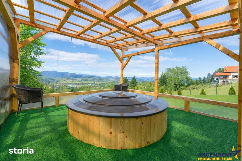 Casă cu 8 camere cu Teren 1100 Mp în Sohodol
