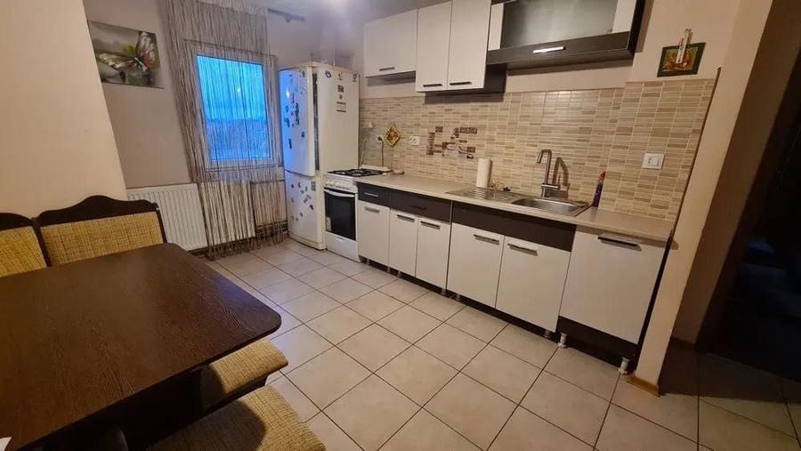 Apartament cu 4 camere decomandat în Central