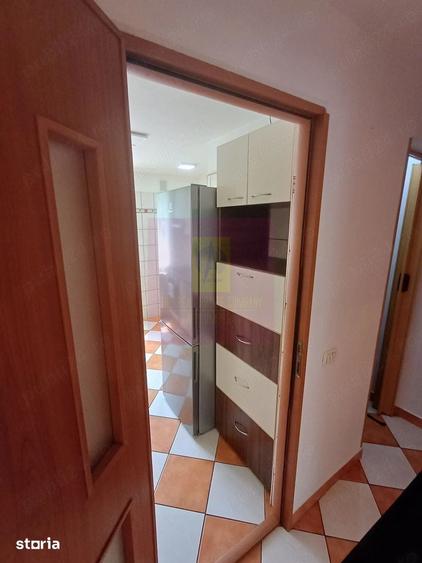Apartament cu 3 camere decomandat în Berceni