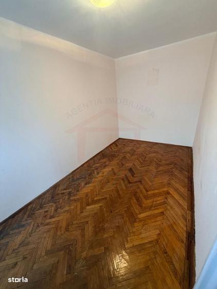 Apartament cu 4 camere în Micro 13