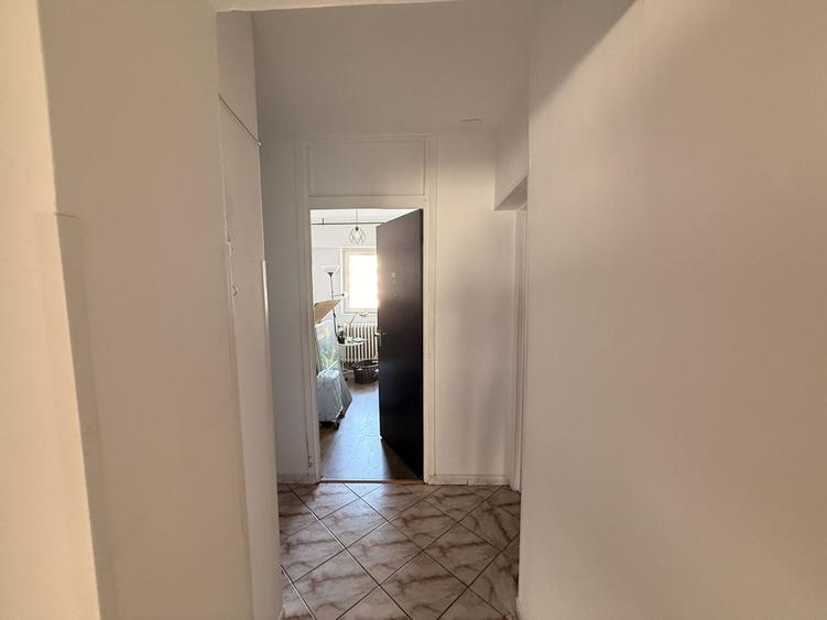 Apartament cu 5 camere decomandat, mobilat în Bucur Obor