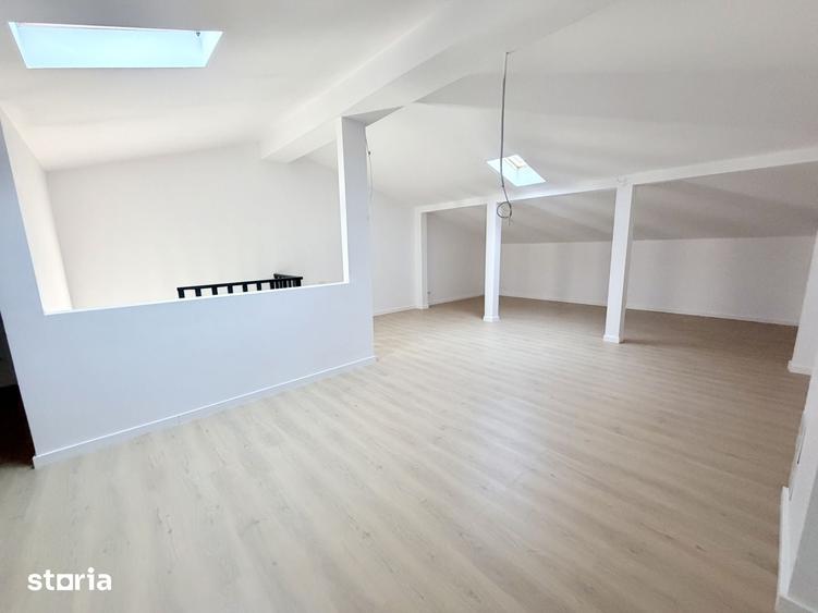 Casă cu 5 camere cu Teren 242 Mp în Glina